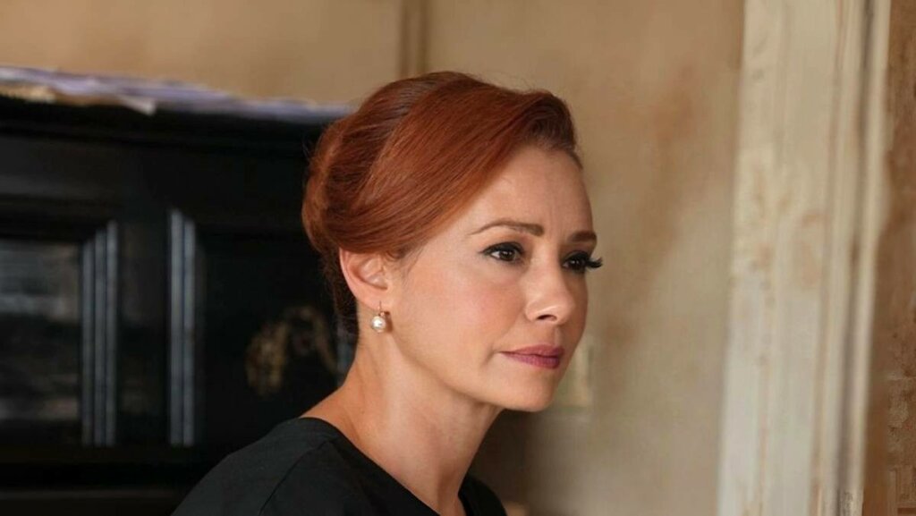 Звезда турецких сериалов Озгю Намаль вместе с детьми попала в ДТП