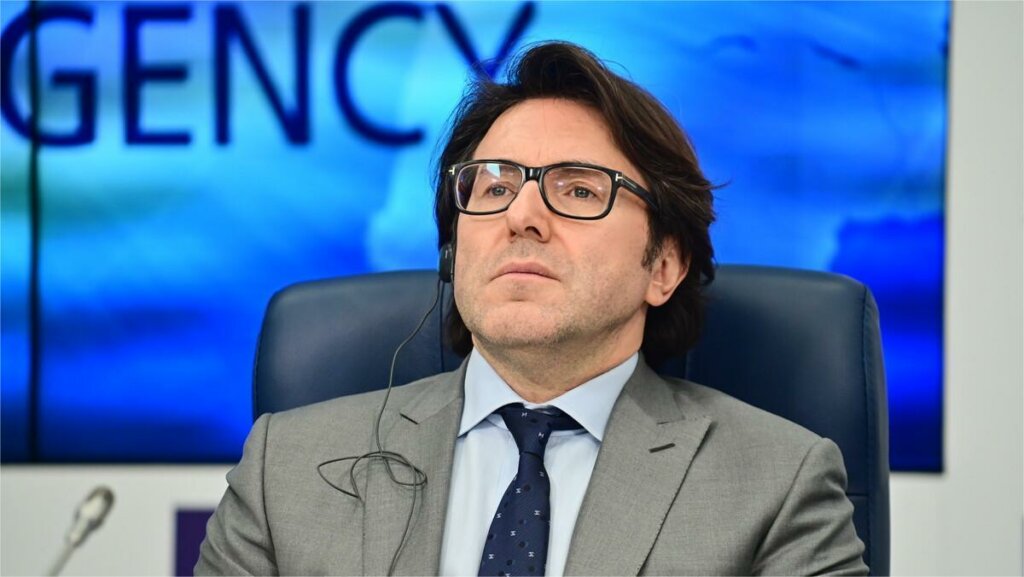 Андрей Малахов перестал прятать своего сына: Саша появился на катке