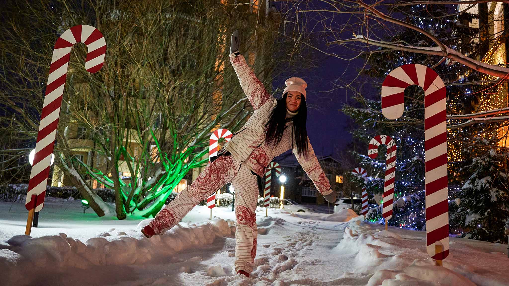 девушка на новогодней улице