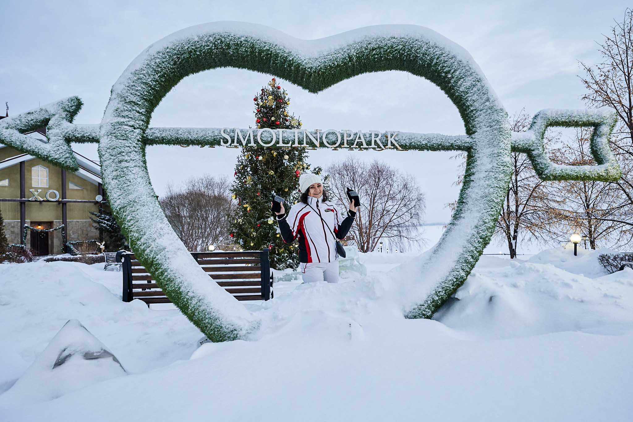 заснеженная клумба сердце