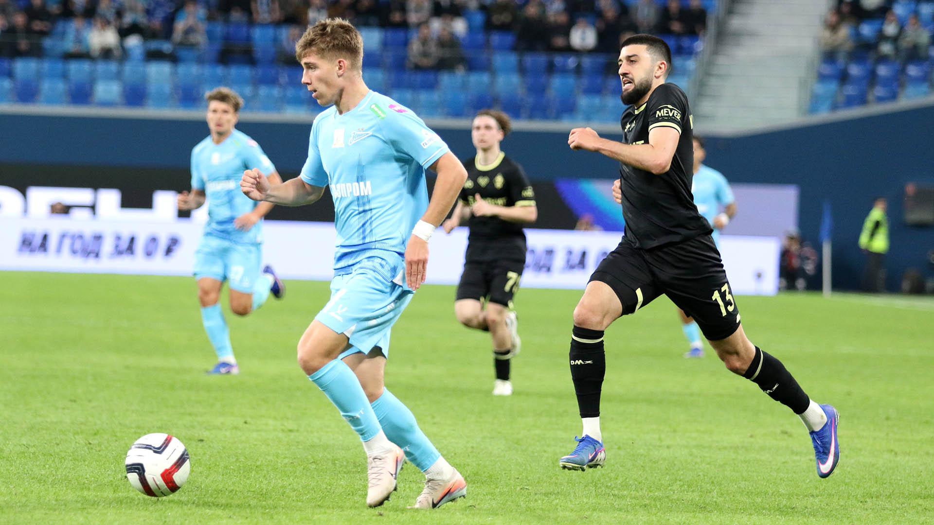 ФК «Динамо Махачкала» — ФК «Зенит». Фото: globallookpress.com/Maksim Konstantinov