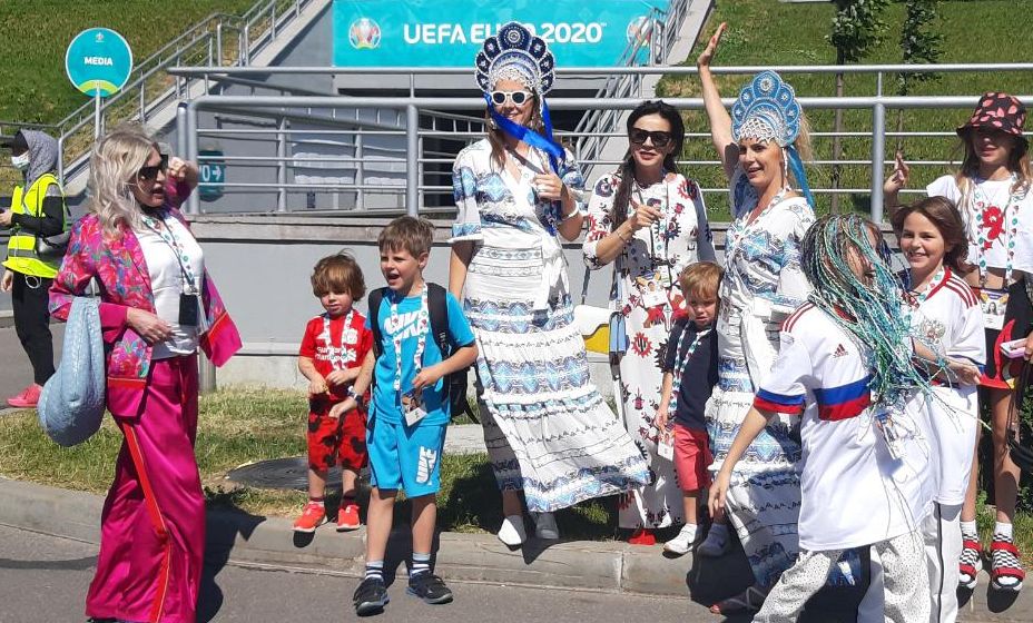 Болельщики сборной России выглядят колоритно. Фото: Андрей Вдовин