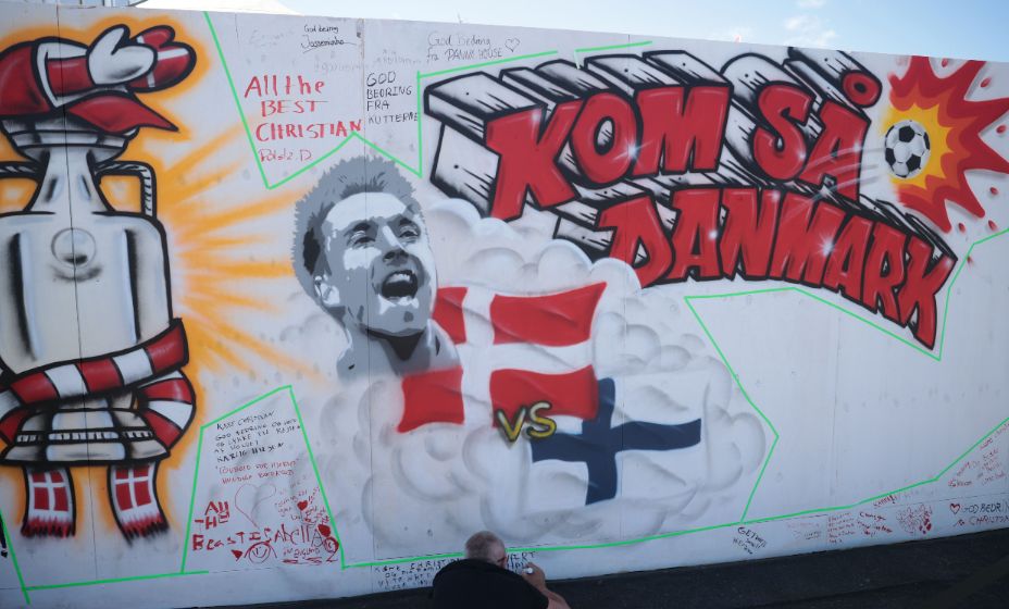 В Копенгагене появилось граффити в поддержку Кристиана Эриксена. Фото: Reuters