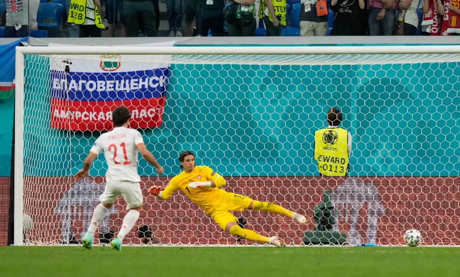 Удао Микеля Оярасабаля в серии пенальти вывел Испанию в полуфинал Евро-2020. Фото: Reuters