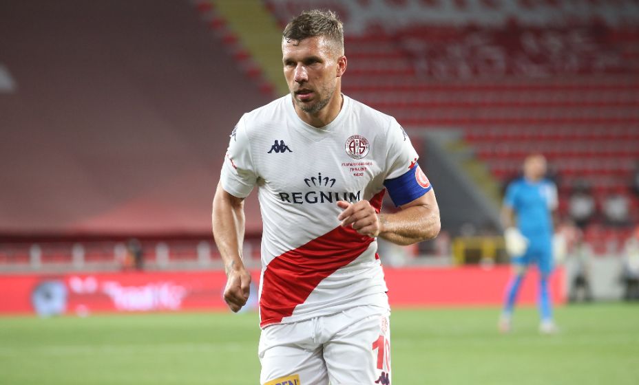 Лукас Подольски продолжит футбольную карьеру в Польше. Фото: Global Look Press