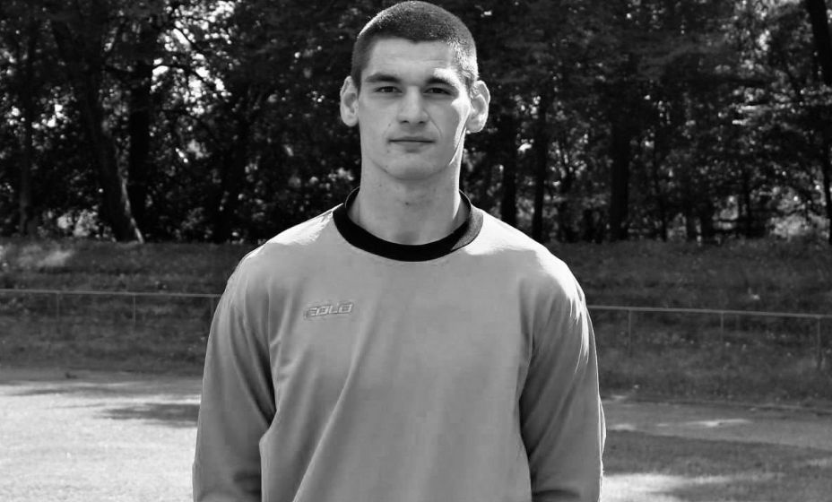 23-летний голкипер Алекандр Шишмарев скончался после столкновения во время матча. Фото: РФС