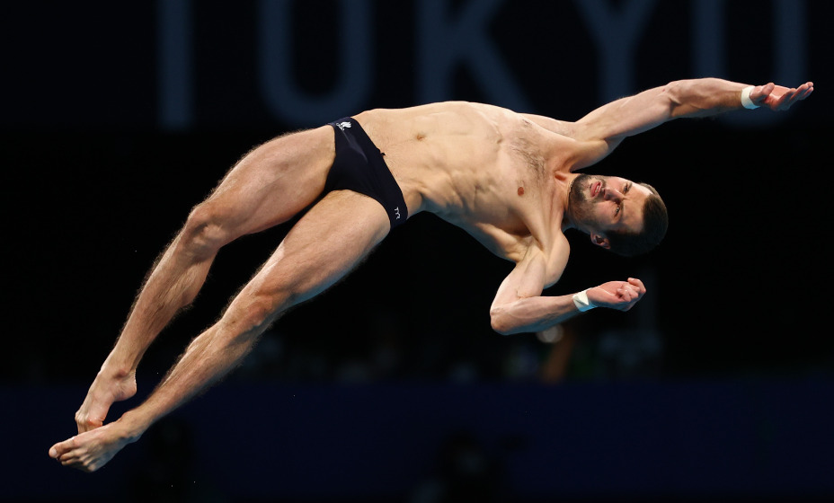 Александр Бондарь вышел в финал Игр-2020 в прыжках в воду с вышки с третьим результатом. Фото: Reuters