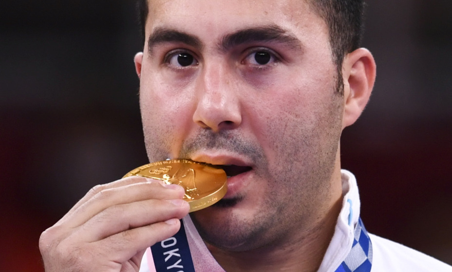 Иранский каратист Саджад Ганджзаде после «отключки» стал олимпийским чемпионом. Фото: Reuters