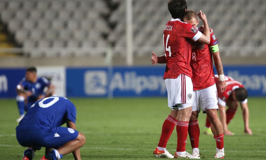 Первая победа сборной России под руководством Карпина вывела нашу команду в лидеры группы Н. Фото: Reuters