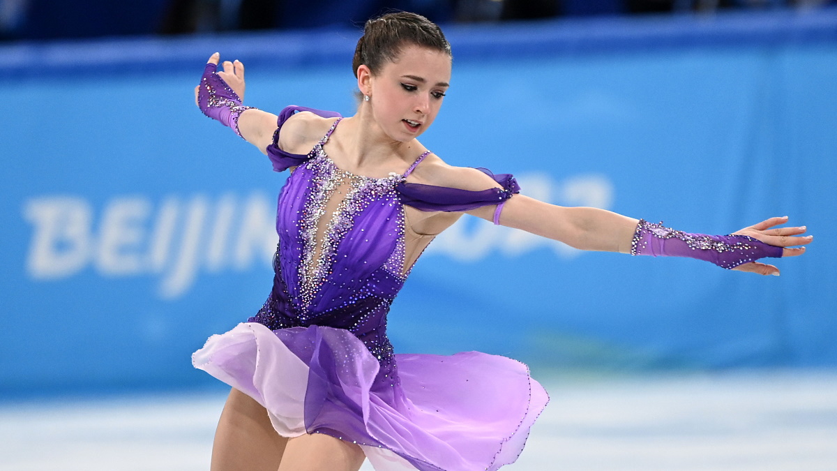 Камила Валиева закрывала прокаты фигуристов командного турнира фигуристов-2022. Фото: GLOBAL LOOK PRESS