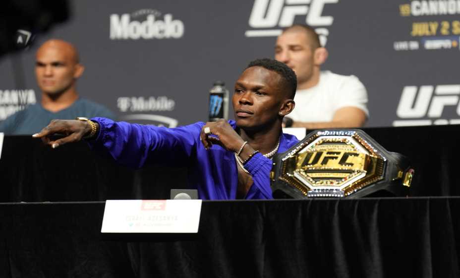 Исраэль Адесанья не смог вернуть титул чемпиона UFC. Фото: Global Look Press