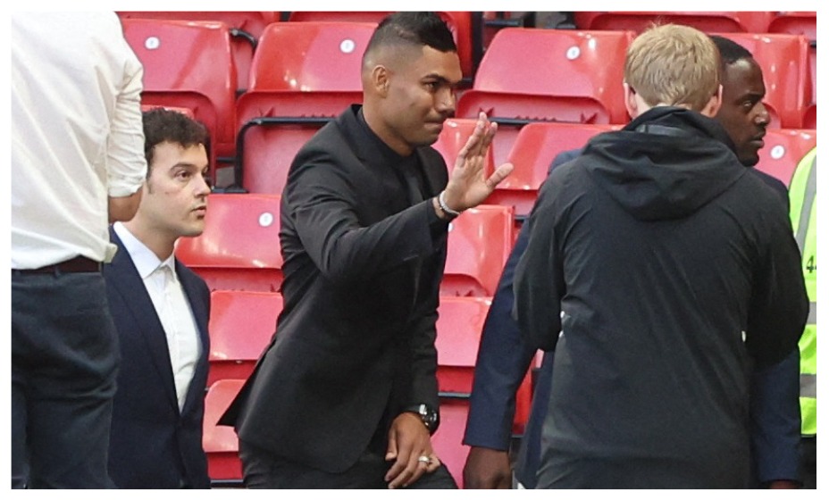 Каземиро появился на «Олд Траффорд» с сопровождением службы безопасности. Фото: Reuters