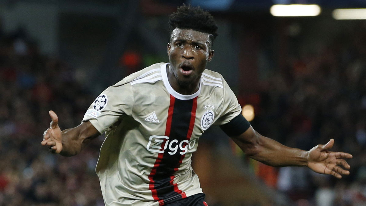 Мохамед Кудус празднует свой гол в матче 