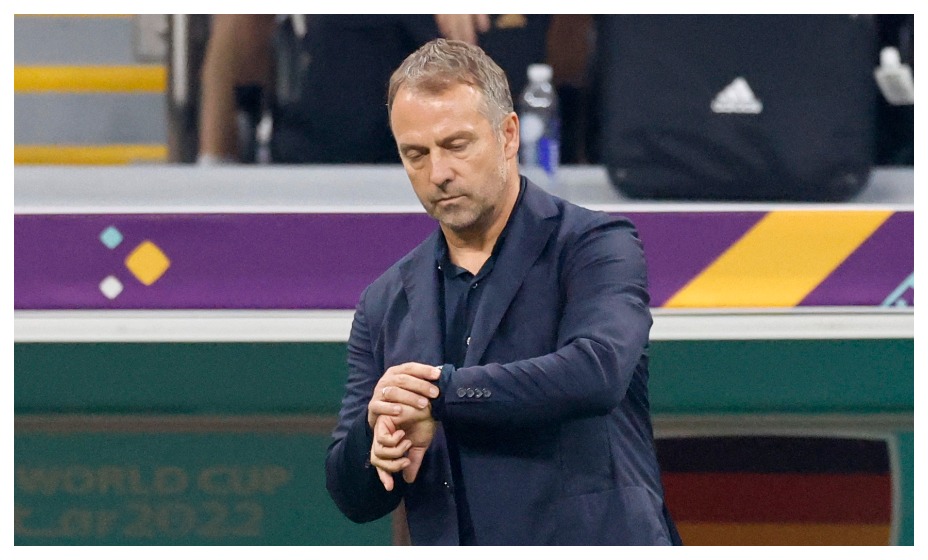 Ханс-Дитер Флик будет смотреть матч с трибуны. Фото: Reuters