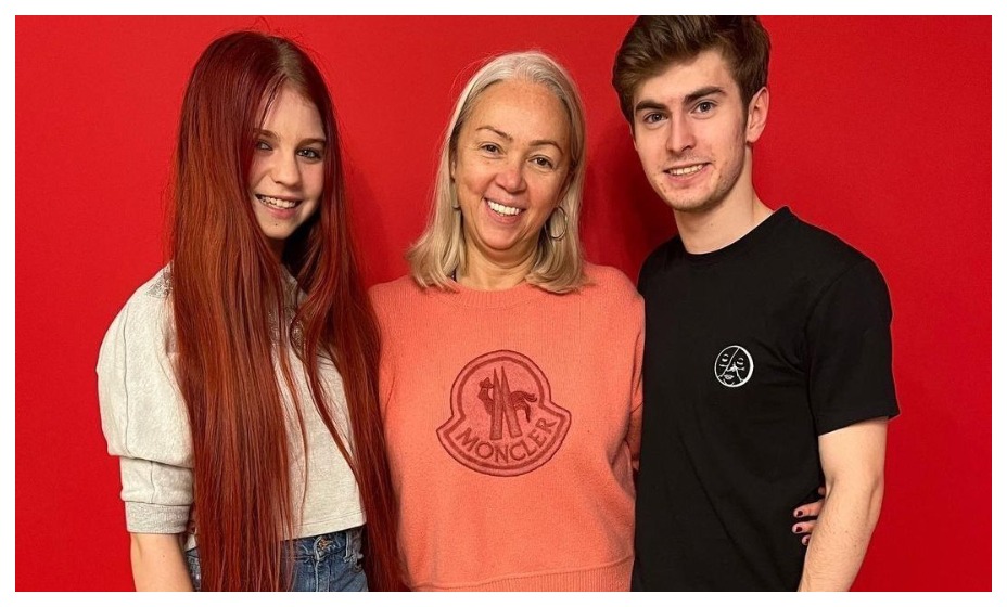 Светлана Соколовская сфотографировалась со своими подопечными. Фото: соцсети Светланы Соколовской