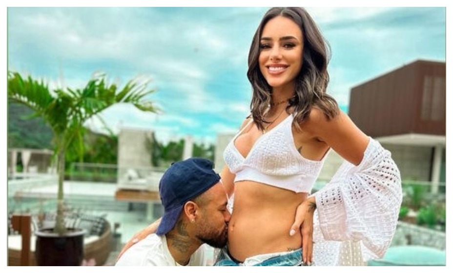 Неймар и его девушка в ожидании ребенка. Фото: соцсети Бруны Бьянкарди