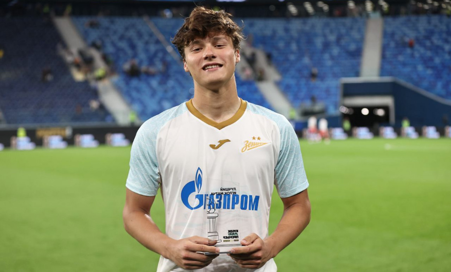 Дмитрий Васильев признан лучшим игроком матча. Фото: ФК 