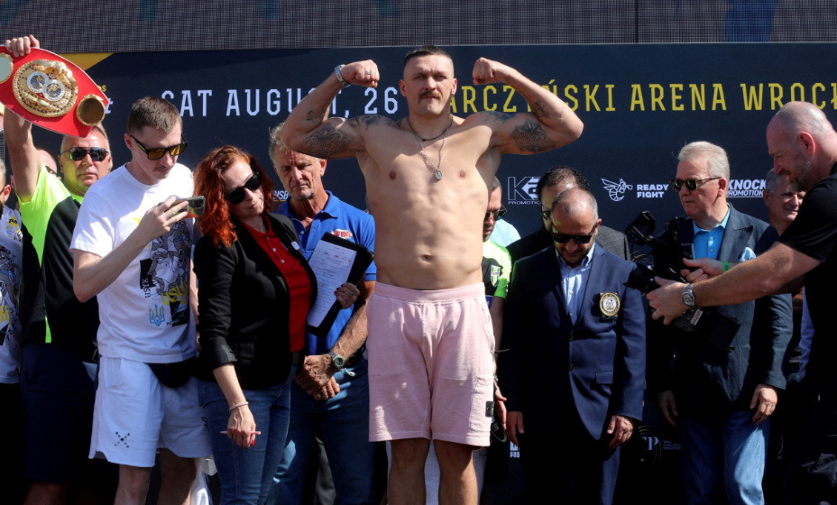 Александр Усик одержал 21-ю победу на профессиональном ринге. Фото: Reuters