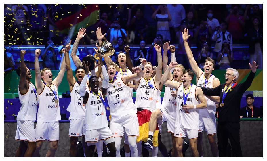 Баскетболисты сборной Германии впервые в истории завоевали золото чемпионата мира. Фото: Reuters