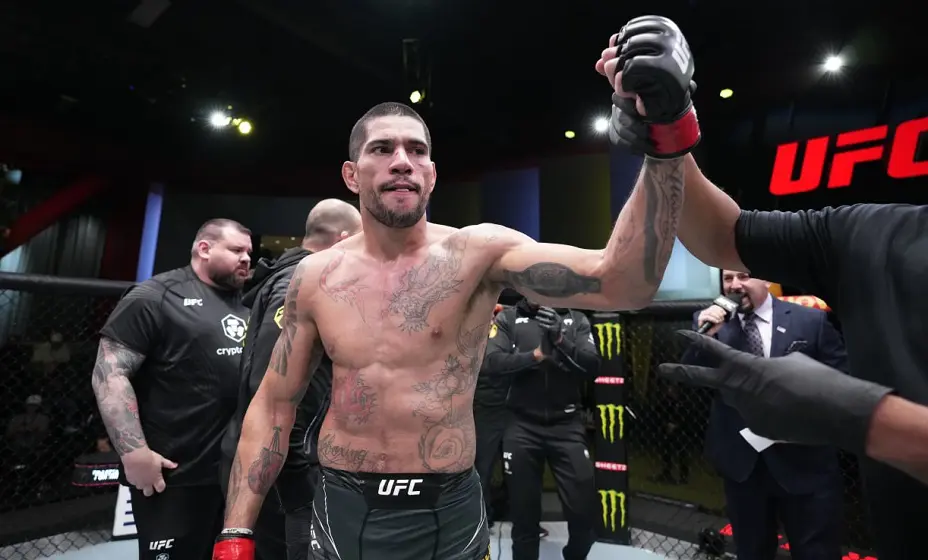 Перейра остается чемпионом UFC в полутяжелом весе. Фото: UFC Russia