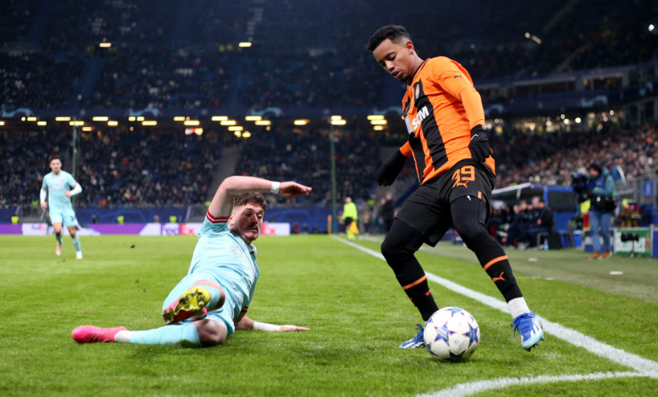 Soccer Football - Champions League -  Group H - Shakhtar Donetsk v Royal Antwerp - Volksparkstadion, Hamburg, Germany - November 28, 2023 
Royal Antwerp's Arbnor Muja in action with Shakhtar Donetsk's Newerton REUTERS/Cathrin Mueller