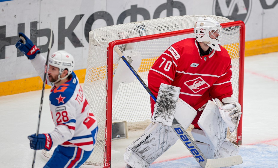 Спартаковский голкипер Николаев показал все на что способен. Фото: ХК «Спартак»