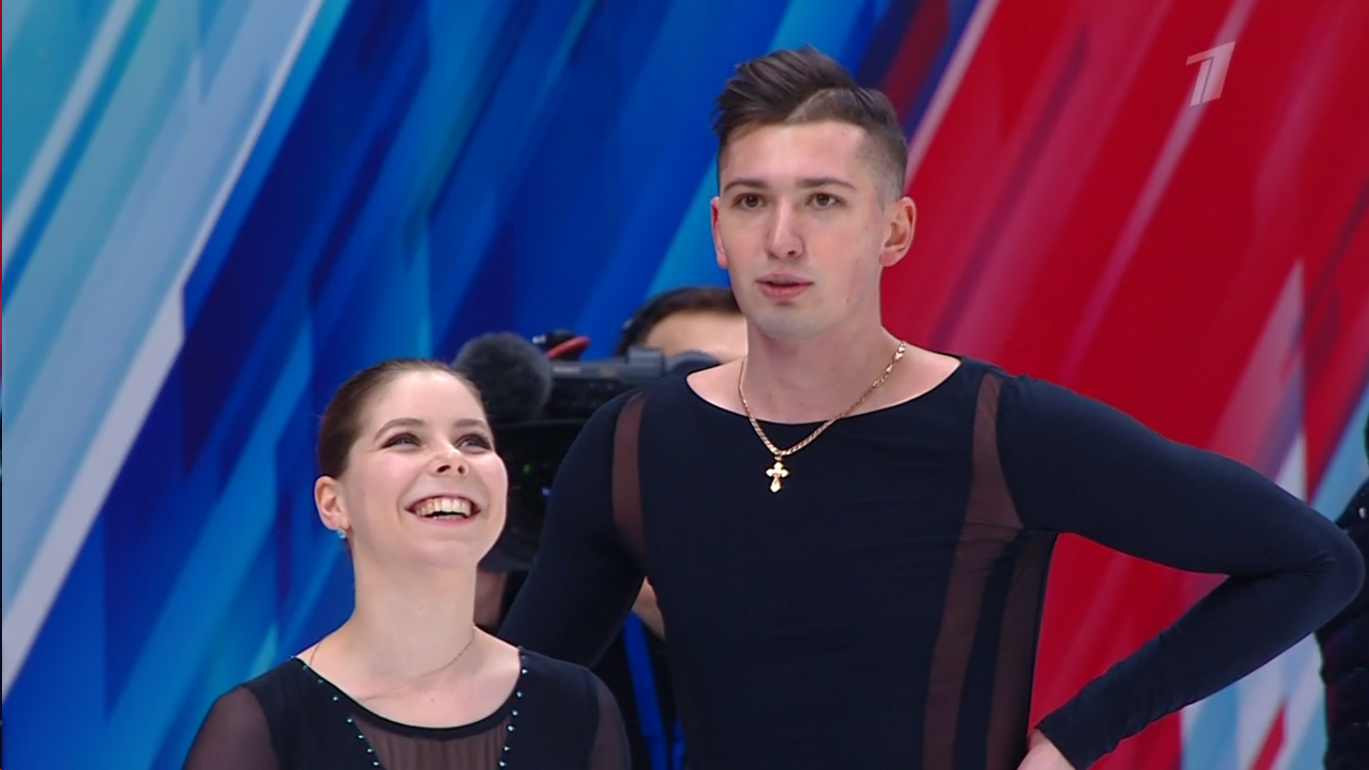 Анастасия Мишина и Александр Галлямов в ожидании первых баллов. Фото: стоп-кадр прямого эфира