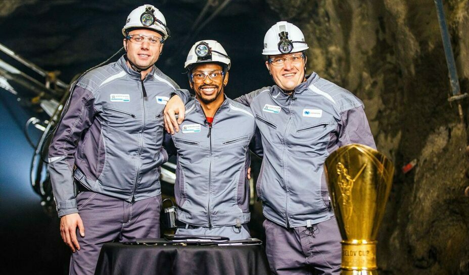 Игрок ЦСКА Каспер Уэйр подписал контракт в шахте на глубине 750 метров. Фото: БК ЦСКА