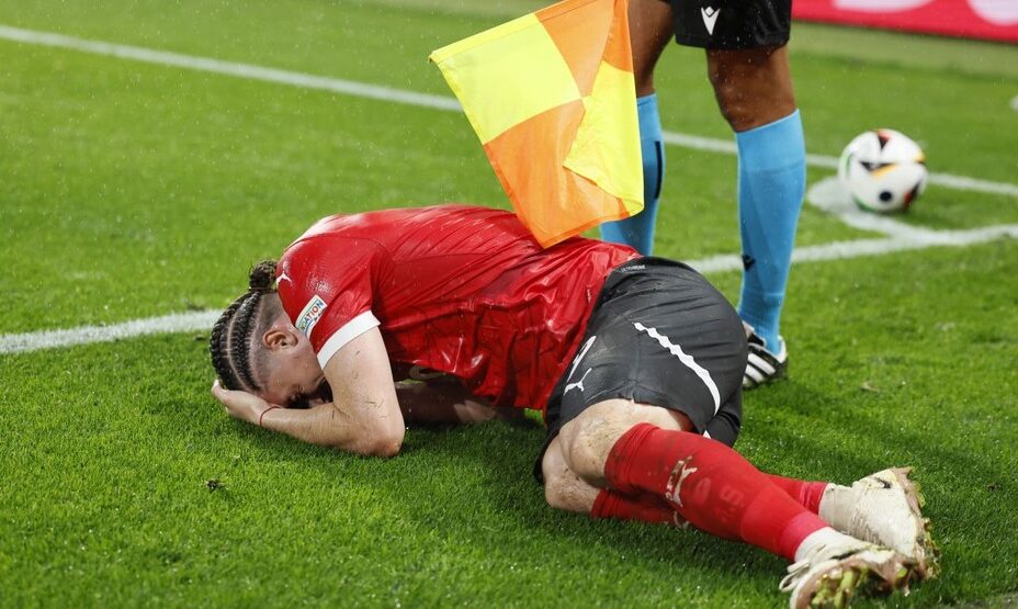 Фанаты травмировали игрока сборной Австрии, фото соцсети