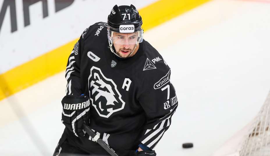 «Трактор» расторг контракт с Антоном Бурдасовым. Фото: ХК «Трактор»