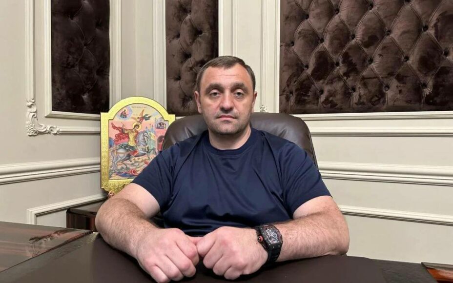 Руководитель Федерации бокса ДНР Армен Саркисян пострадал при взрыве в ЖК «Алые паруса». Фото: федерация бокса ДНР
