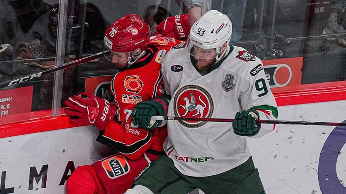 Эмоции на льду: «Автомобилист» и «Ак Барс» сражаются до финальной сирены. Фото: пресс-служба ХК «Ак Барс».