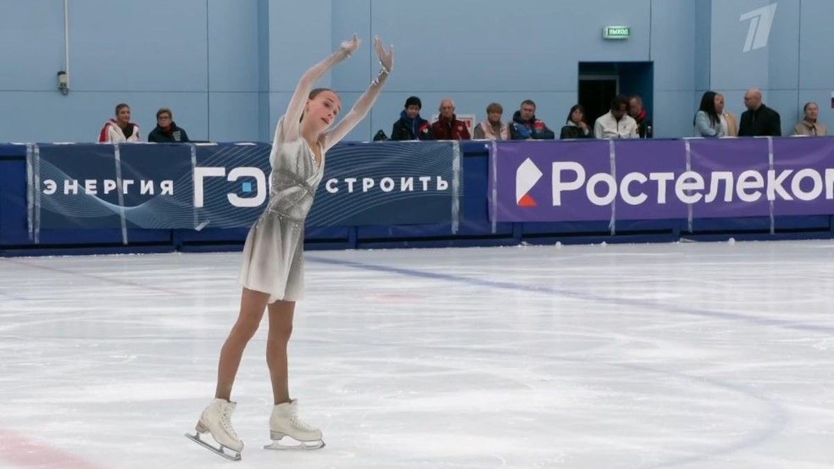 Дина Хуснутдинова во время контрольных прокатов 2025. Фото: стоп-кадр прямого эфира