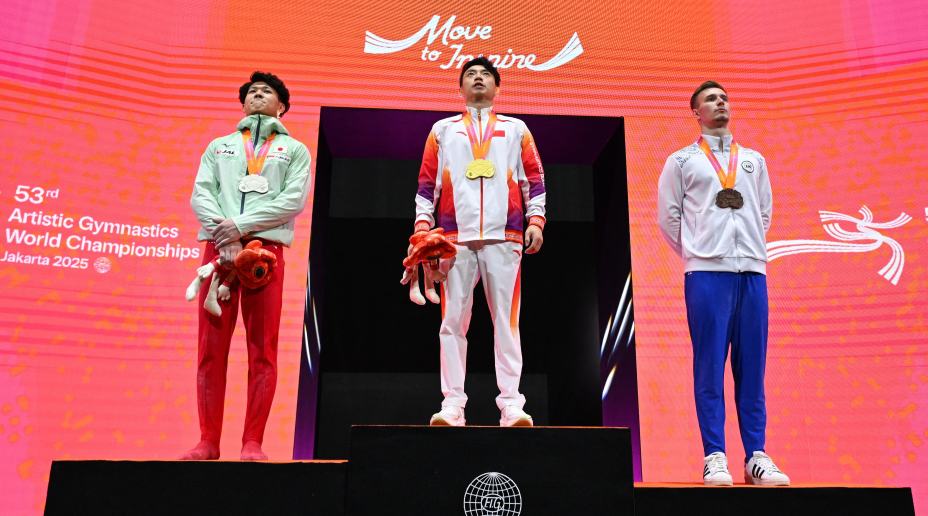 Алексей Немов рад, что  Даниэль Маринов (справа) завоевал медаль на ЧМ-2025 в Джакарте. Фото: Reuters