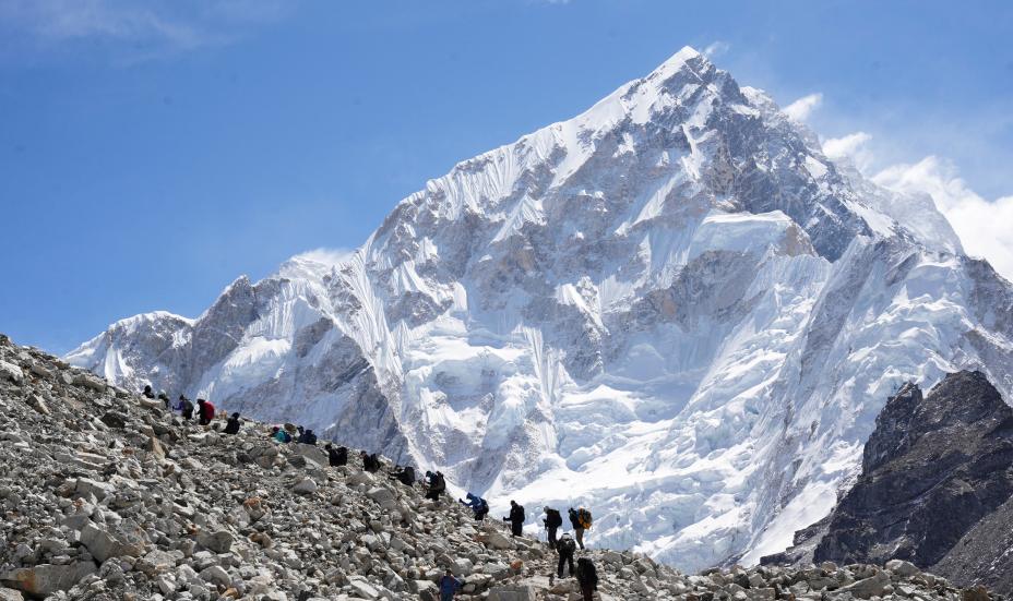 На Эвересте оказались заблокированы сотник альпинистов. Фото: Reuters