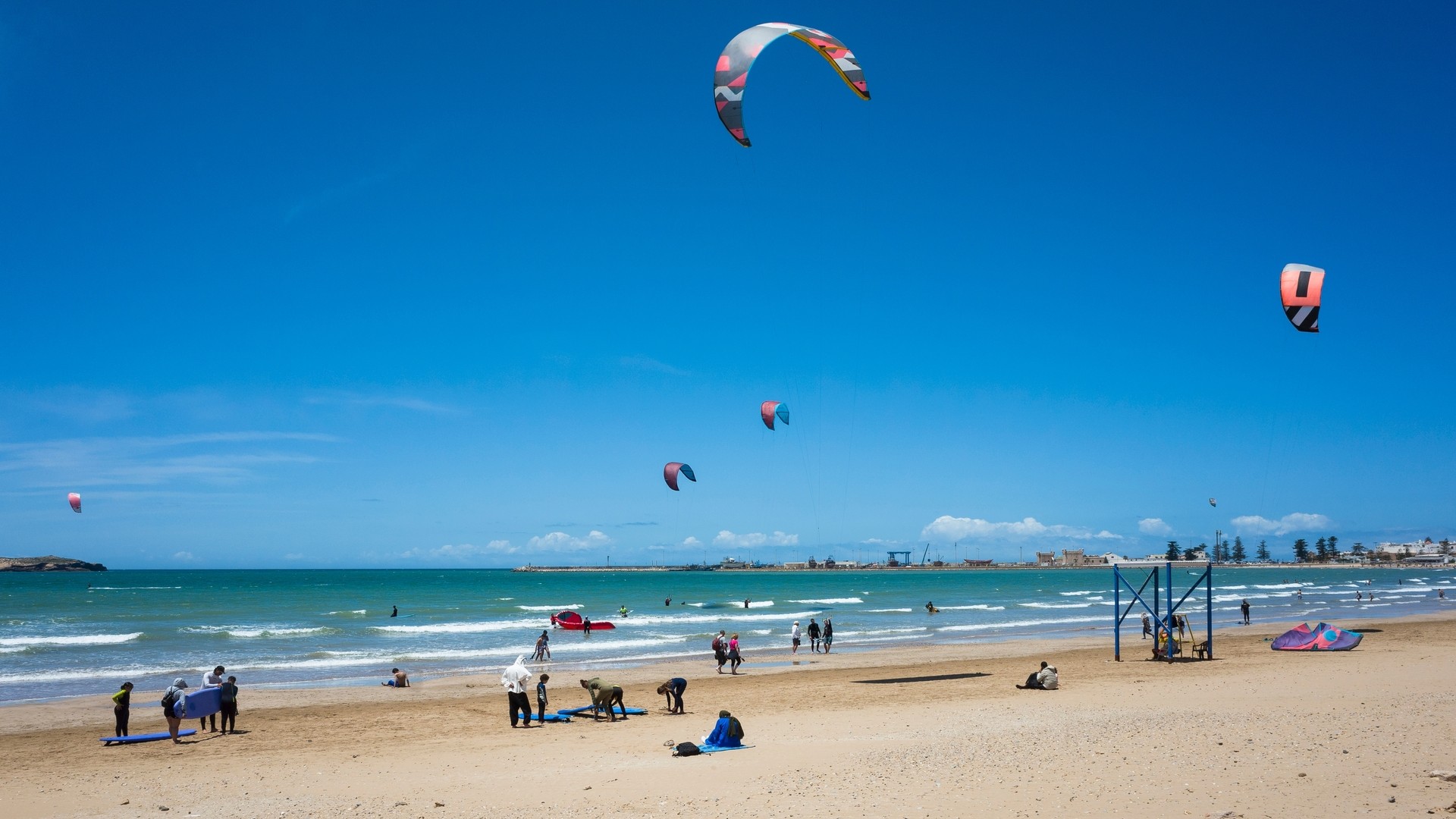 Пляж Эс-Сувейра.