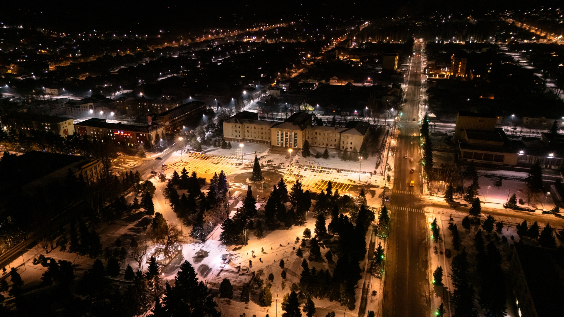 Вид на Каракол ночью.