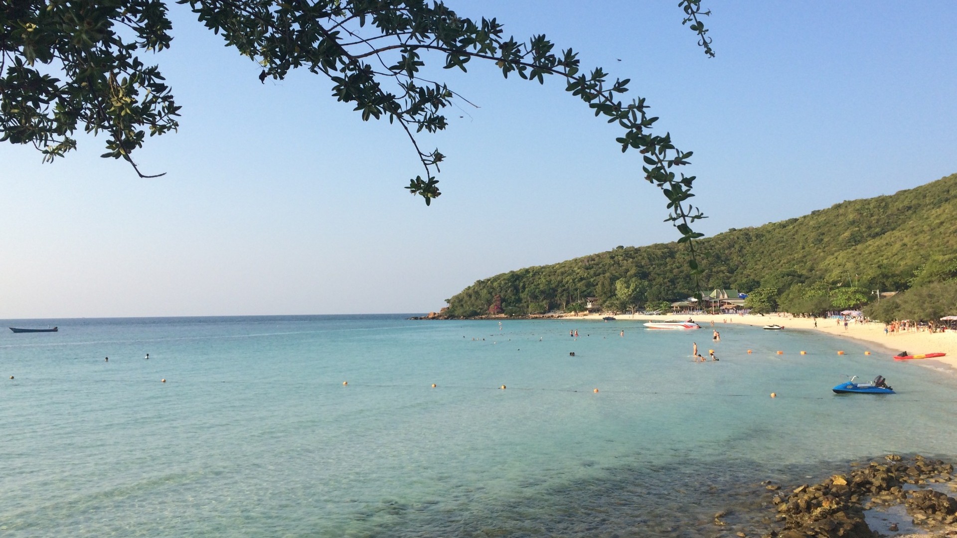 Пляж острова Ко Лан, Паттайя.